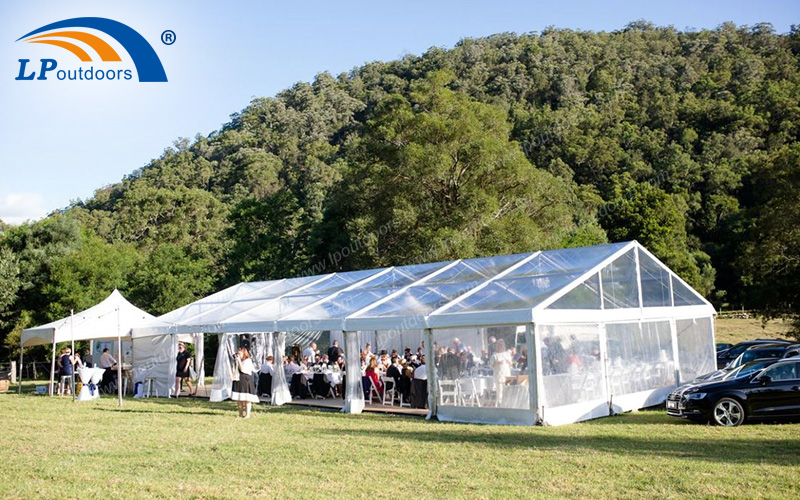 ¿Cuántas personas pueden aluminio grande tienda de boda transparente al aire libre Sostener
